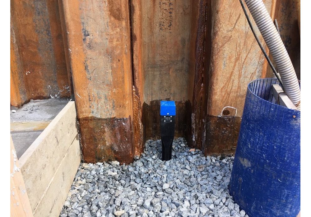 変位杭水位警報装置付き